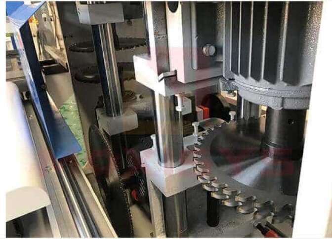 Automatic End Milling Machine Table Move Details 2